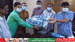 গলাচিপায় বিভিন্ন পূজা মন্ডপে প্রশাসনের মাস্ক বিতরণ