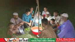 গলাচিপায় ক্ষেতের পোকা-মাকড় দমনে আলোক ফাঁদ