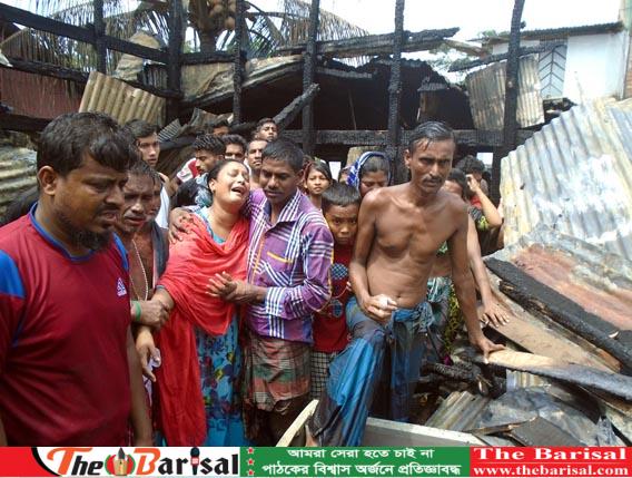 ঝালকাঠিতে অগ্নিকান্ডে  বসতঘর ও দোকান ভস্মিভূত