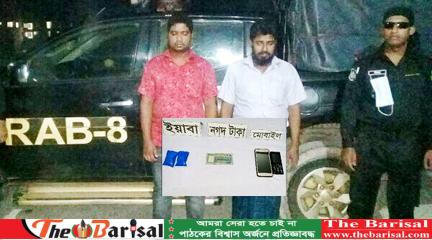 শিকারপুরে কাপরের দোকানের আড়ালে ইয়াবার ব্যবসা