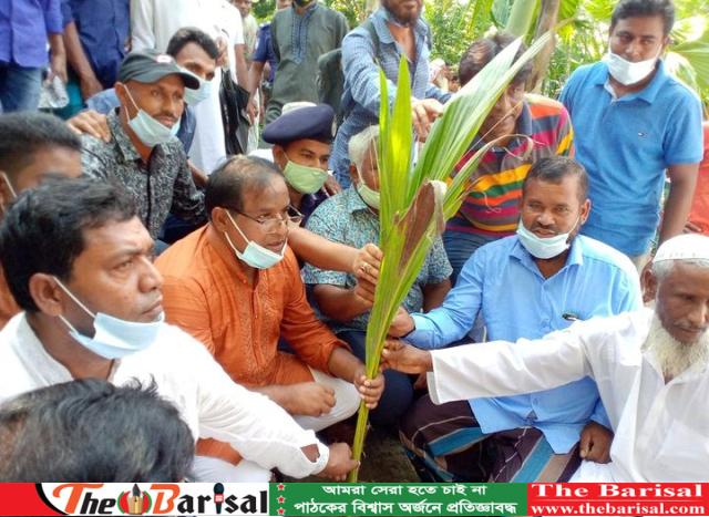 মুলাদীতে অবহেলিত মানুষের পাশে অতিরিক্ত সচিব ড. হারুন অর রশিদ বিশ্বাস