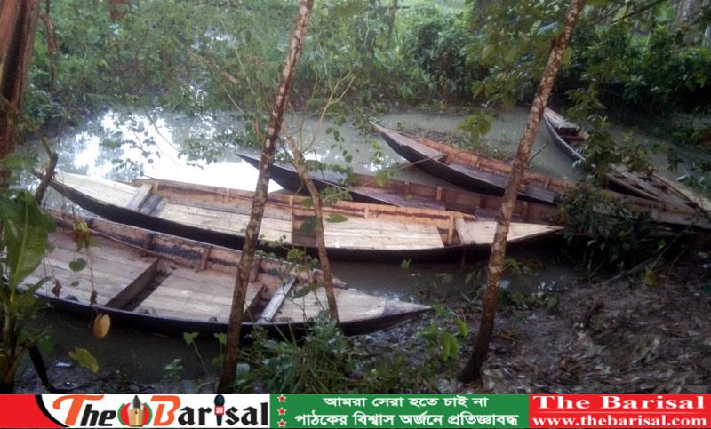 নিষেধাজ্ঞার মধ্যেও ইলিশ শিকারে প্রস্তুত হচ্ছে ৭০ নৌকা!