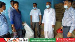 মনপুরায় ২৬০০ জেলের মধ্যে চাউল বিতরন