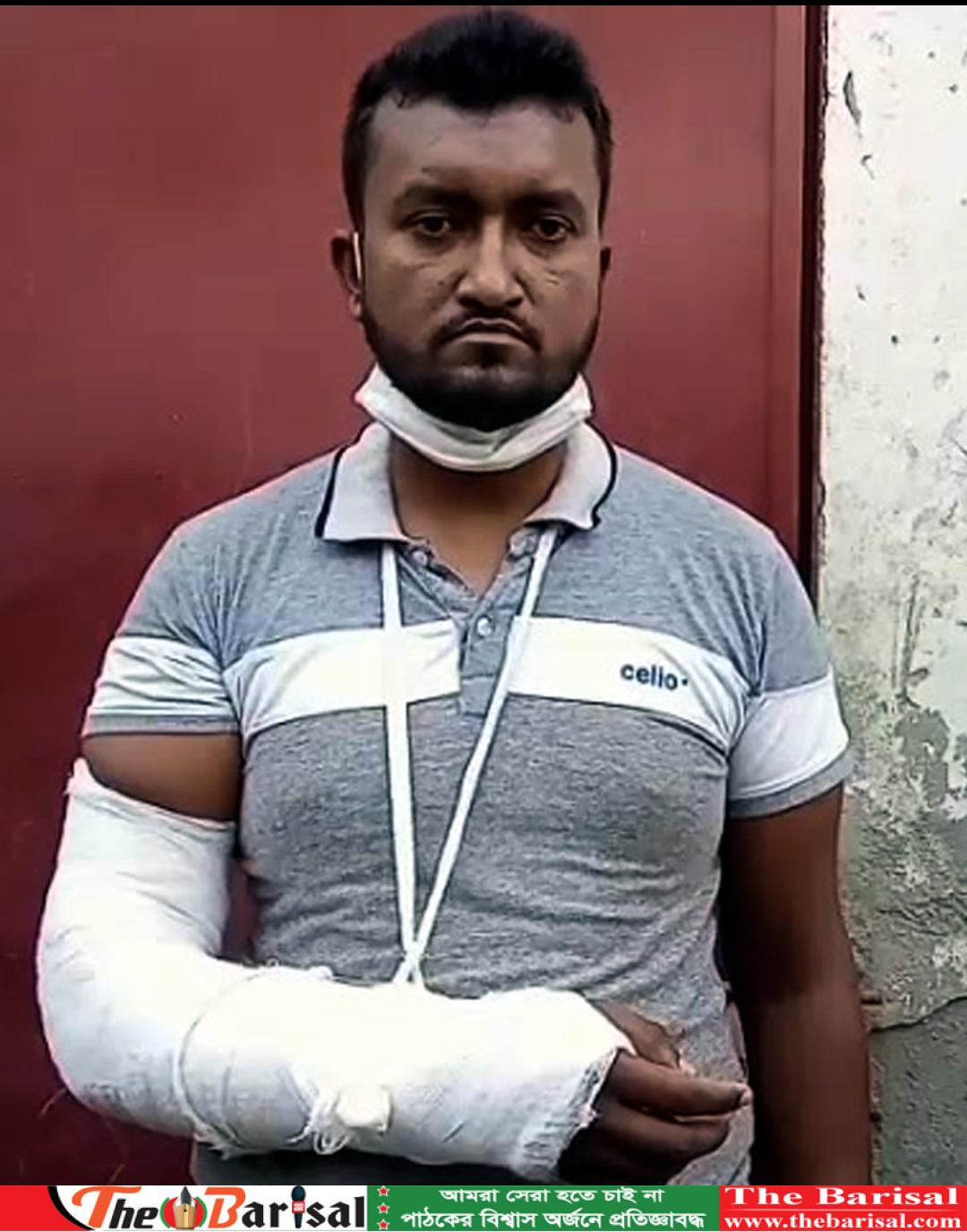 কলাপাড়ার শ্রমিকে হাত ভেঙ্গে দিলো শ্রমিক লীগ নেতা