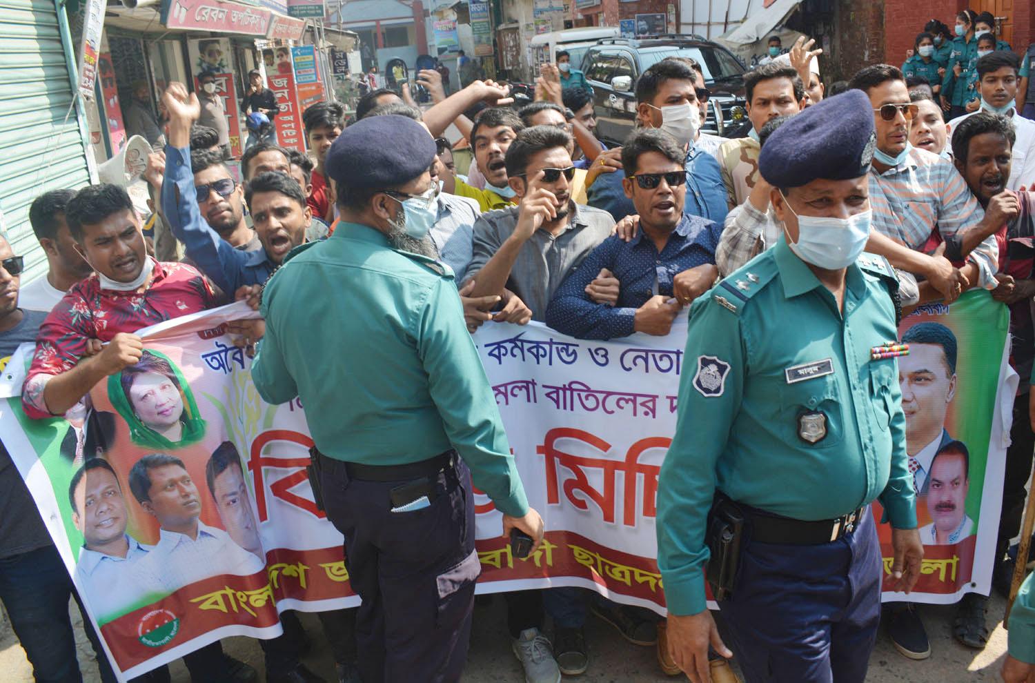 পুলিশি বাধায় নগরীতে ছাত্রদলের বিক্ষোভ ভন্ডুল