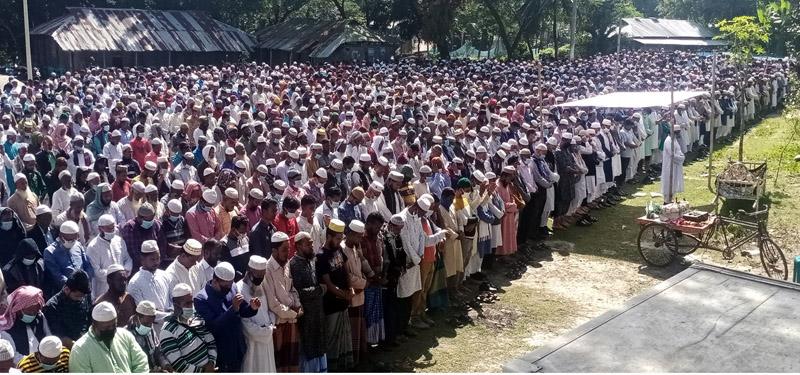 কলাপাড়ায় ইউনিয়ন আওয়ামী লীগের সভাপতি ও চেয়ারম্যান সালাম শিকদারের নামাজের জানাজায় শোকার্ত মানুষের ঢল