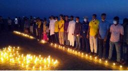 সিডরে নিহতদের স্মরনে কুয়াকাটার সৈকতে মোমবাতি প্রজ্জ্বলন