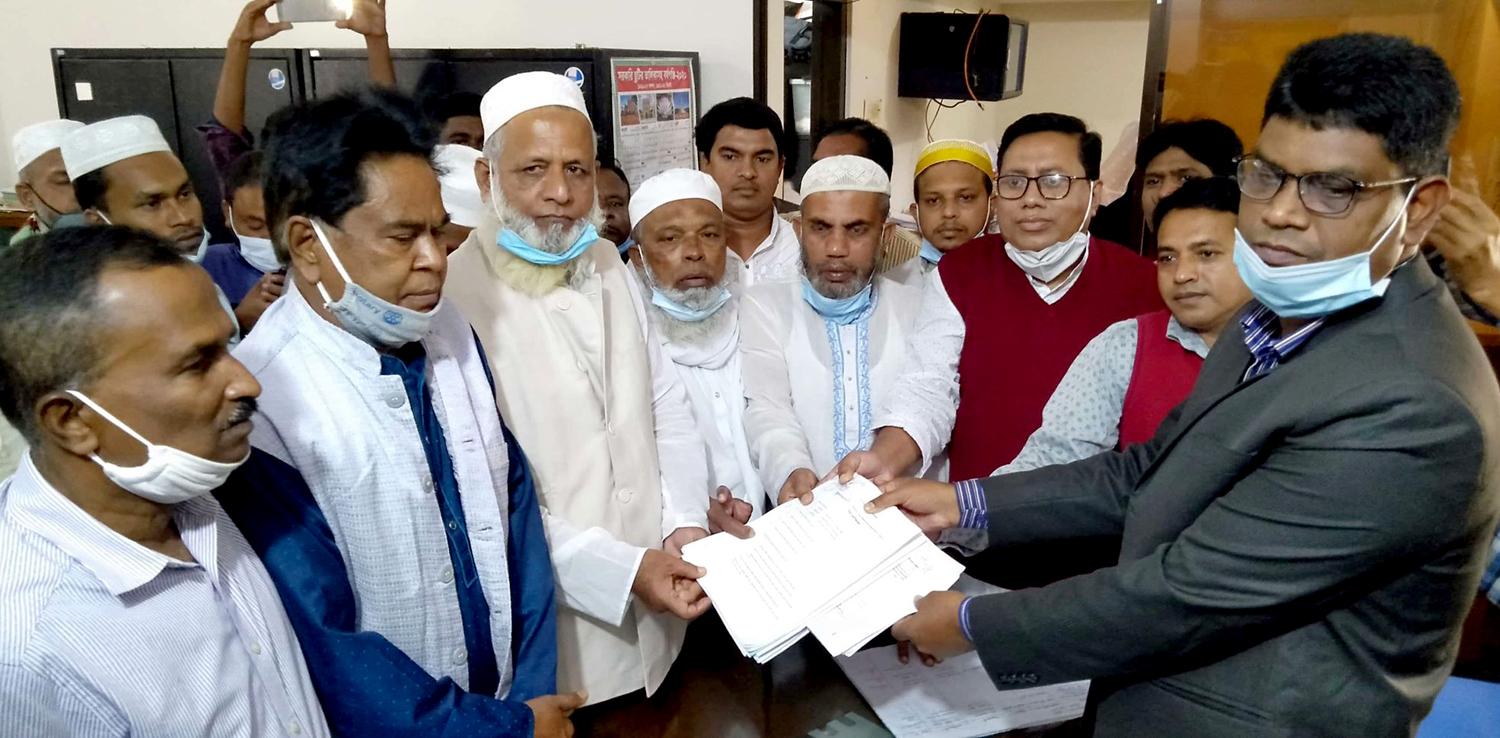 কুয়াকাটা পৌরসভা নির্বাচন- মেয়র প্রার্থী ৪ জনের মনোনয়নপত্র  জমা