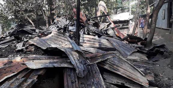 পটুয়াখালীতে অগ্নিকান্ডে কাঠমিস্ত্রীর বসতঘর ভস্মিভুত