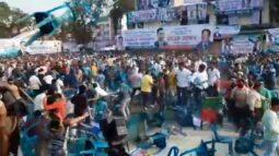 বরিশালে ইশরাকের সামনে বিএনপির দুই গ্রুপের চেয়ার ছোড়াছুড়ি