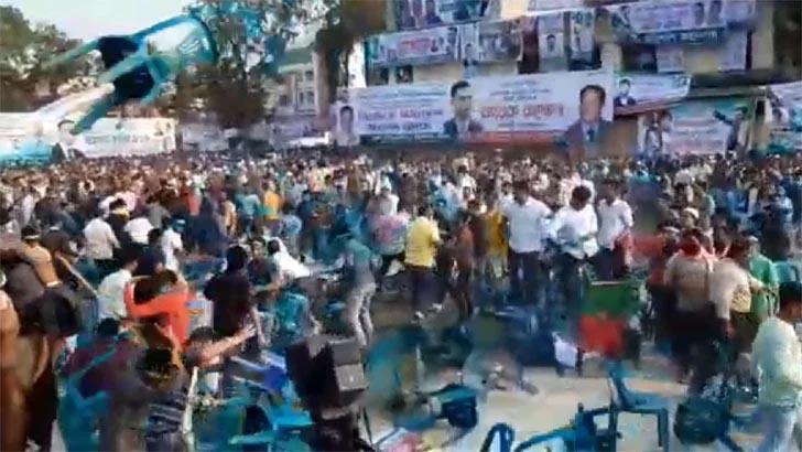 বরিশালে ইশরাকের সামনে বিএনপির দুই গ্রুপের চেয়ার ছোড়াছুড়ি