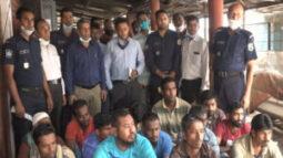 বরিশালে নৌপুলিশের অভিযানে ১০ মণ জাটকাসহ আটক ১৫