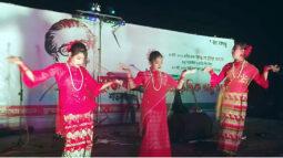 কুয়াকাটা সৈকতের বালিয়াড়িতে সাংস্কৃতিক অনুষ্ঠানে মেতে উঠছে পর্যটকরা