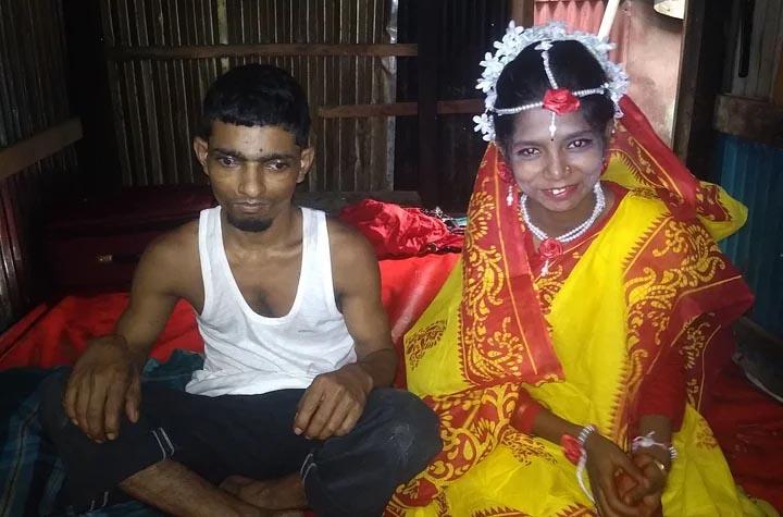ঘোড়ার গাড়িতে এলেন প্রতিবন্ধী বর-কনে