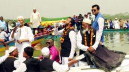 মুলাদীতে নৌবহর নিয়ে আ’লীগের প্রার্থীর মনোনয়নপত্র দাখিল