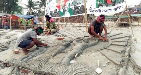 কুয়াকাটার সৈকতে নির্মাণ হচ্ছে বালু ভাস্কর্য