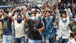 বরিশালে লকডাউনের প্রত্যাহারের দাবিতে ব্যবসায়ীদের বিক্ষোভ