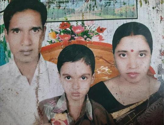 সুদের তিনগুণ টাকা-জমি দিয়েও প্রাণ গেল স্ত্রীর, স্বামী গ্রামছাড়া