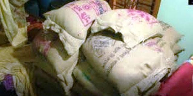 বাবুগঞ্জে ট্রলার ভর্তি সরকারি চালসহ একজন আটক