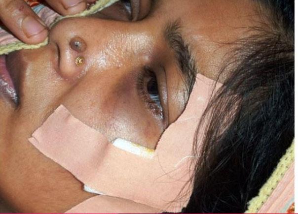 বরিশালে রোজাদার নারীকে গাছের সাথে বেঁধে নির্যাতন!