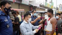 গাড়িতে ম্যাজিস্ট্রেট স্টিকার লাগিয়ে যাত্রী পরিবহন: অত:পর আটক