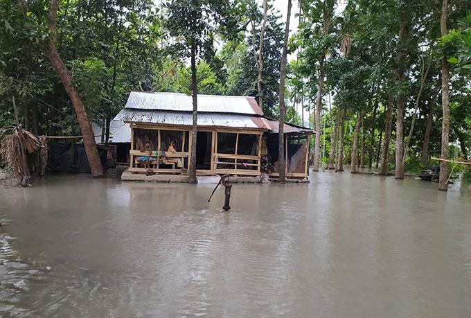 বরগুনায় পানিবন্দি লক্ষাধিক পরিবার
