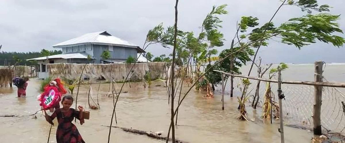 দক্ষিণ উপকূলে জলোচ্ছ্বাস আতংক, জোয়ারে অর্ধশতাধিক গ্রাম প্লাবিত