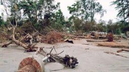 প্রাকৃতিক বিপর্যয়ের মুখে কুয়াকাটা সমুদ্র সৈকত