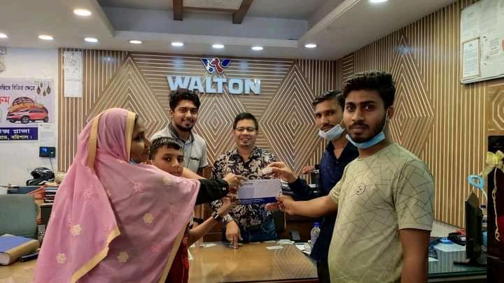 ব‌রিশাল সি এন্ড‌বি রোডস্থ ওয়ালটন এস ডি এল ই‌লেকট্রনিক্স শো রু‌মে ডায়মন্ড পুরুস্কার চল‌ছেই