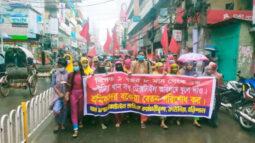 খান সন্স টেক্সটাইল মিলস খুলে দেওয়াসহ বকেয়া বেতনের দাবিতে বিক্ষোভ