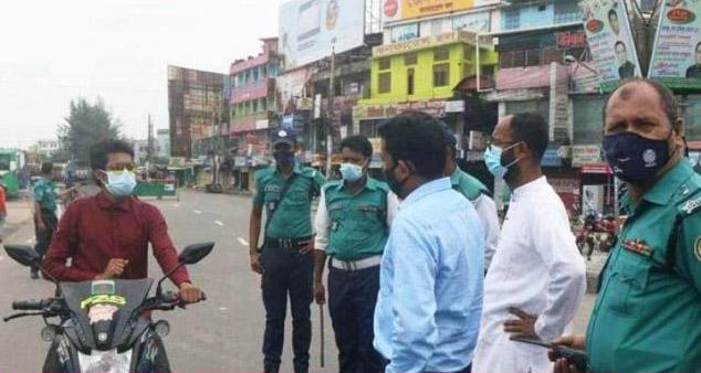 অক্সিমিটার কিনতে সড়কে করোনা রোগী! অতঃপর এগিয়ে এলেন মেজিষ্ট্রেট