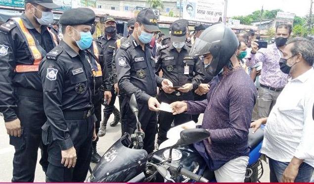 লকডাউন বাস্তবায়নে বরিশাল কঠোর অবস্থানে র‌্যাব