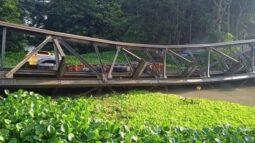 আবারো ভেঙে পরলো ব্রিজ ঃ বরিশালের  সাথে ৩ রুটের বাস চলাচল বন্ধ