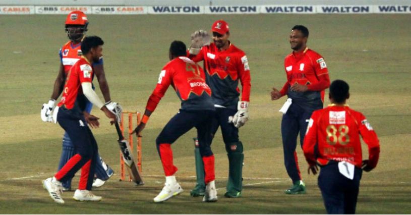 টান টান উত্তেজনার ম্যাচে সাকিবদের রোমাঞ্চকর জয়