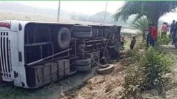 পটুয়াখালীতে পিকনিকের বাস উল্টে খাদে, আহত ৫