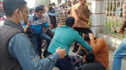আদালতে ইউপি চেয়ারম্যানের ছবি তুলতে গিয়ে সমর্থকদের হামলায় ২০ জন সাংবাদিক আহত