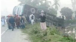 ট্রলার ডুবির পর এবার চরমোনাই মাহফিলগামী বাস উল্টে চালক নিহত