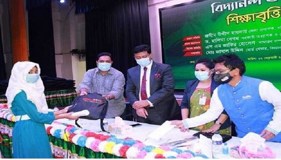 ১০০ শিক্ষার্থী পেল বিদ্যানন্দের শিক্ষাবৃত্তি