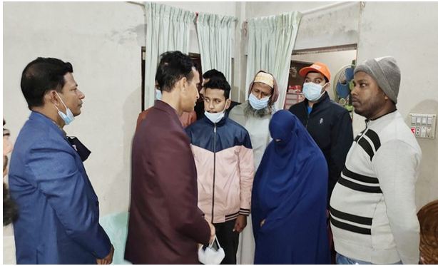 পটুয়াখালীতে নিহত সেনা সদস্যের বাড়িতে ডিআইজি
