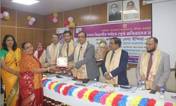 বরিশালে ৫ শ্রেষ্ঠ জয়ীতাসহ ত্রিশজনকে সম্মাননা