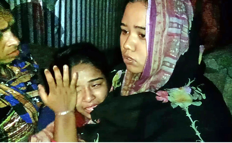 আগুনে পুড়ে গেছে ভ্যান চালকের বসতঘর