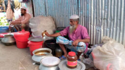 কলাপাড়ায় জমজমাট গোলের গুড়ের হাট