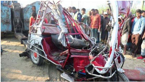 পটুয়াখালীতে বাসচাপায় ইজিবাইকের ২ যাত্রী নিহত