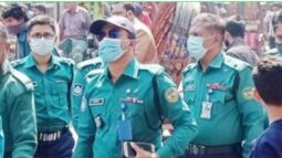 বরিশালে  ট্রাফিক পুলিশের বিশেষ অভিযান