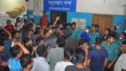 প্রবেশ টি‌কিট না কাটায় নদীবন্দরে ববির ৪ ছাত্রকে মারধর-কান ধরে উঠবস/ ছাত্রদের হামলা
