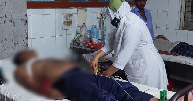 মিস ফায়ার/ বরিশালে গুলির শব্দে পুলিশ অজ্ঞান