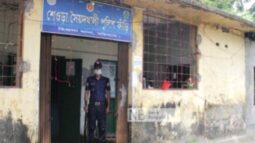 হিজলায় স্বেচ্ছাসেবক লীগ নেতার নেতৃত্বে পুলিশ ফাঁড়িতে হামলা/  গ্রেপ্তার ৭