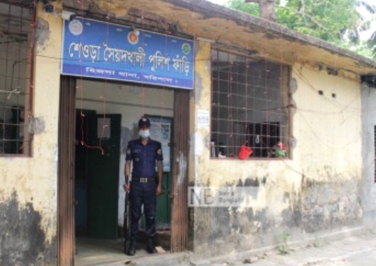 হিজলায় স্বেচ্ছাসেবক লীগ নেতার নেতৃত্বে পুলিশ ফাঁড়িতে হামলা/  গ্রেপ্তার ৭