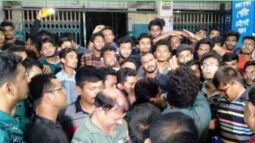ববি শিক্ষার্থীদের কানধরে ওঠবস // বরিশাল নদী বন্দরের প্রহরী সাময়িক বরখাস্ত