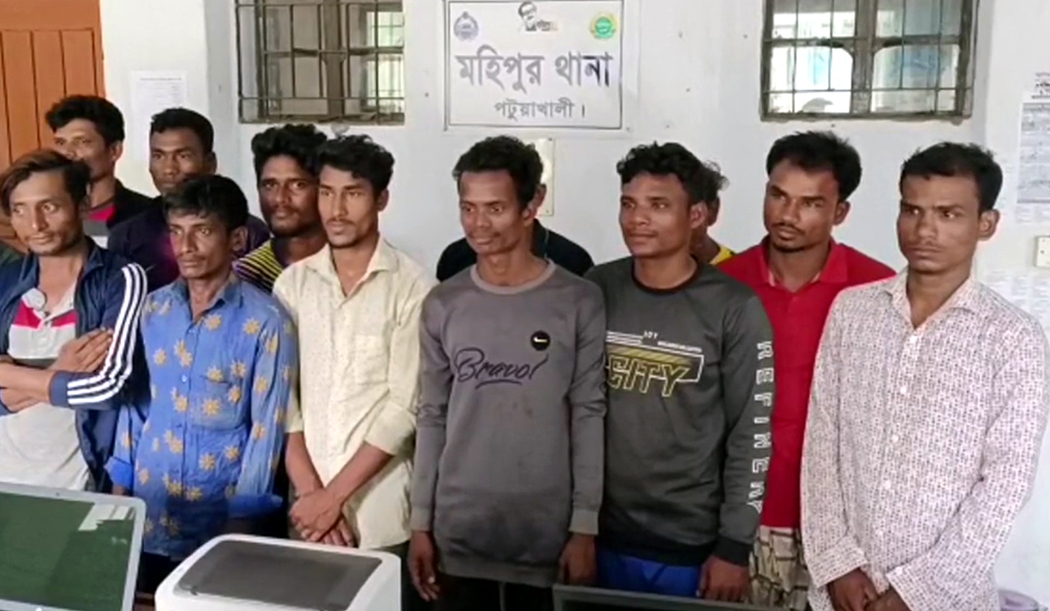 বঙ্গোপসাগর থেকে জাল চুরির অপরাধে ১২ রোহিঙ্গা গ্রেফতার
